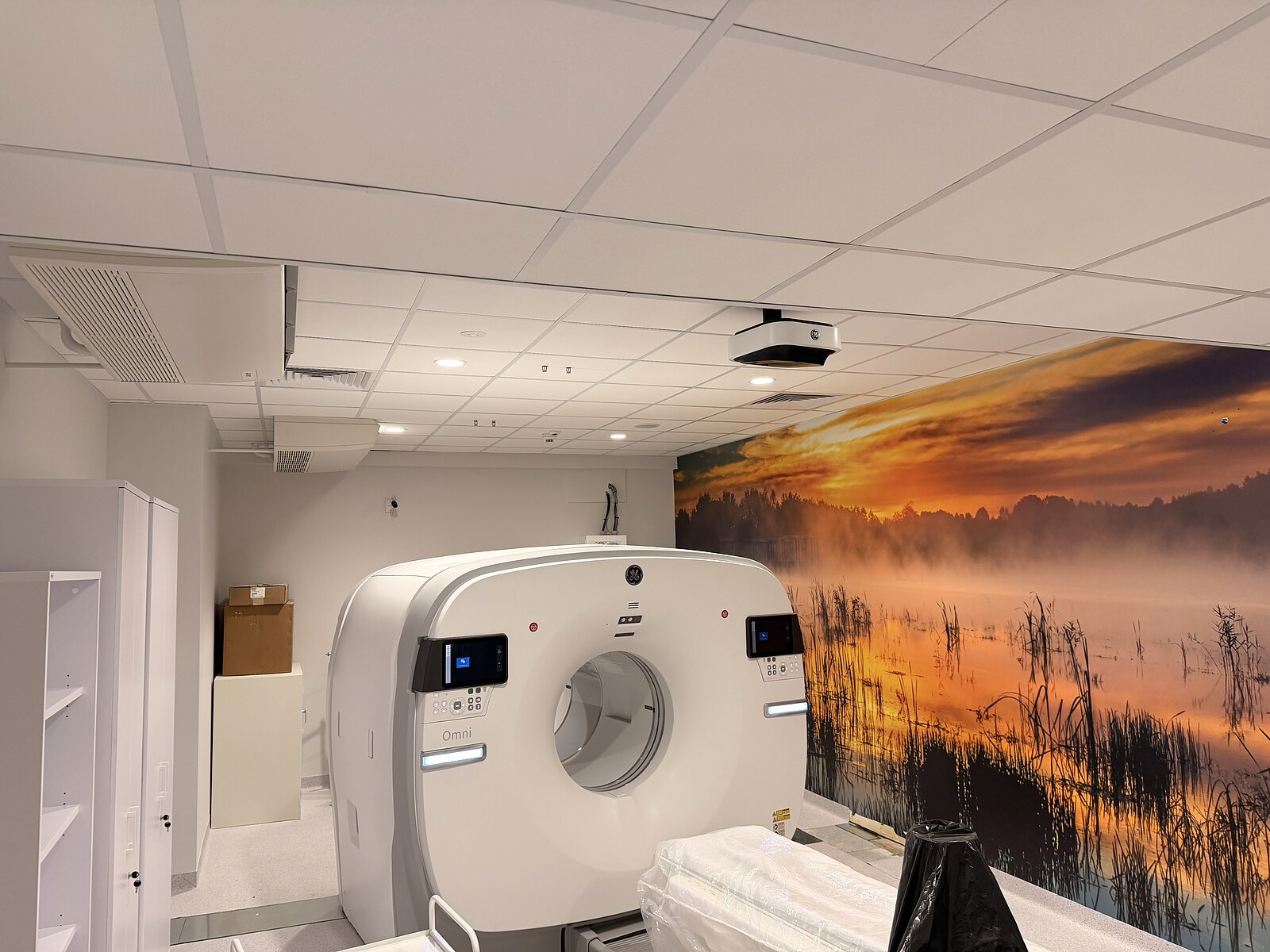 Instalacja elektryczna w pracowni tomografii Szpitala Uniwersyteckiego we Wrocławiu